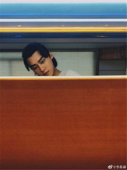 爆料李易峰感情最新动态,神秘女友曝光,恋情疑升温? 第2张 爆料李易峰感情最新动态,神秘女友曝光,恋情疑升温? 第2张